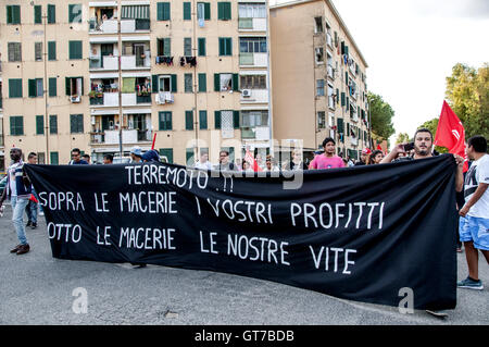 Rom, Italien. 08. Sep, 2016. Demonstration in Rom zu erinnern, der junge Fabrizio Ceruso während der 8. September 1974 im Alter von 19 von der Polizei getötet "Die Schlacht von St. Basilio" Gehäuse-Berufe in der Nachbarschaft zu verteidigen. © Patrizia Cortellessa/Pacific Press/Alamy Live-Nachrichten Stockfoto