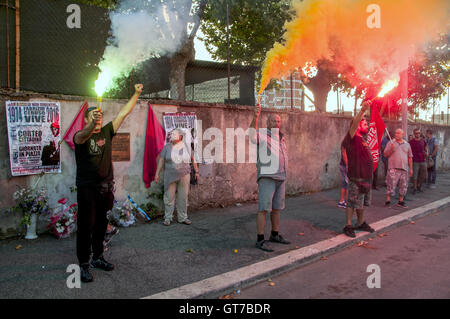 Rom, Italien. 08. Sep, 2016. Demonstration in Rom zu erinnern, der junge Fabrizio Ceruso während der 8. September 1974 im Alter von 19 von der Polizei getötet "Die Schlacht von St. Basilio" Gehäuse-Berufe in der Nachbarschaft zu verteidigen. © Patrizia Cortellessa/Pacific Press/Alamy Live-Nachrichten Stockfoto