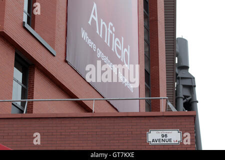 Einen allgemeinen Überblick über 96 Avenue, Liverpool. Die Allee wurde speziell konzipiert, das Stadion für die breitere Gemeinschaft und Stanley Park zu verbinden. Stockfoto