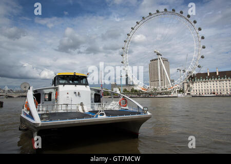 Thames River, MBNA Thames Clippers, Riverboat-Dienste auf der Themse zwischen wichtige Reiseziele in London, England UK Stockfoto