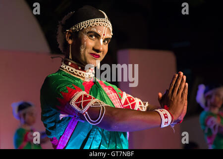 Gotipua, eine traditionelle Tanzform im Bundesstaat Odisha, Indien, und der Vorläufer des klassischen Odissi-Tanzes. Stockfoto