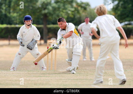 Abbott Harold Wood in Aktion auf seinem Weg nach 50 Abfahrten - Harold Wood CC zu zucken 5. XI Vs unterstützt CC 6. XI - Essex Cricket League im Hennegau Recreation Ground - 31.07.10 Stockfoto