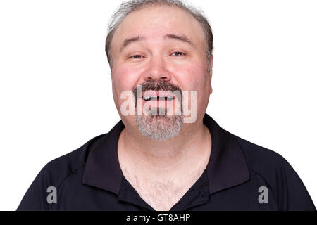 Porträt von ein glücklicher Mann mittleren Alters, tragen schwarze Polo-Shirt, schaut in die Kamera hautnah. Isolated on White Background. Stockfoto