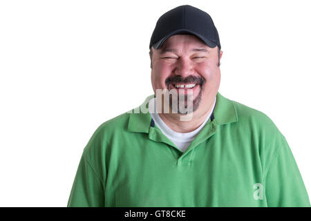 Porträt von Übergewicht Mann tragen grün Hemd und schwarze Baseball Cap lachen vor weißem Hintergrund, die Kopf und die Schultern Stockfoto