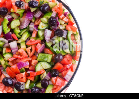 Bunte gesunde türkische Hirten Salat mit sortierten gewürfelte Gemüse, serviert in einer Runde Schale Ansicht Nahaufnahme von oben Stockfoto