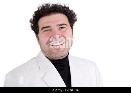 Einzelne schöner Lachen Erwachsene Mann mit schwarzen Haaren und weißen Jacke über schwarzes Shirt lachen Stockfoto