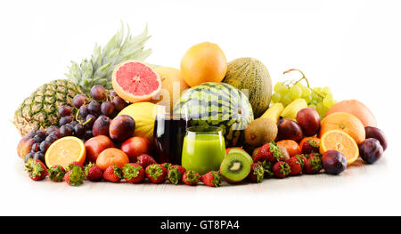 Komposition mit verschiedenen Früchten. Ausgewogene Ernährung Stockfoto
