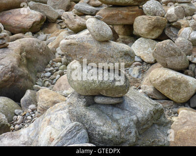 Cairn / einem menschengemachten Steinhaufen Stockfoto