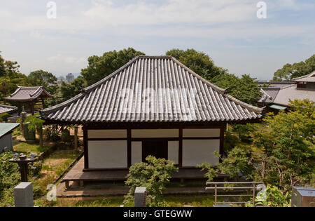 Haupthalle (Hondo, ca. 13. Jh.) des Taihoji-Tempels in Matsuyama, Präfektur Ehime Stockfoto