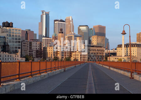 Minneapolis. Bild der Stadt von Minneapolis in den frühen Morgenstunden. Stockfoto