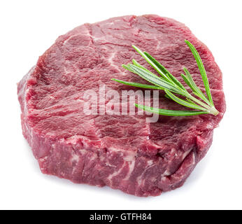 Stück Rinderfilet auf dem weißen Hintergrund isoliert. Stockfoto