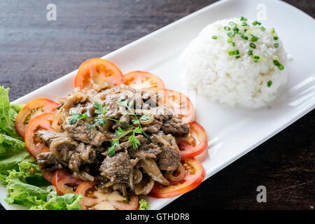 kambodschanische gebratenes Rindfleisch Lok Lak traditionelles Khmer Essen Stockfoto