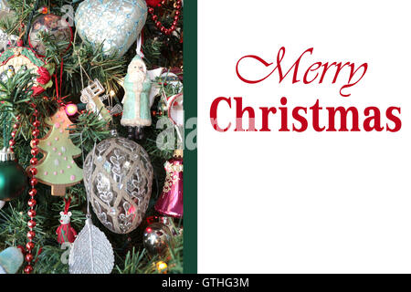 Frohe Weihnachten Grusskarte mit Baumschmuck Stockfoto