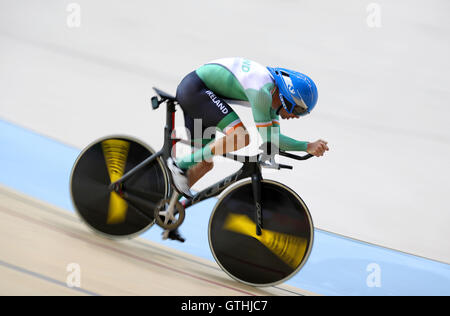 Irlands Eoghan Clifford konkurriert in der Herren C3 3000 m einzelnen Streben nach Qualifikation auf dem Rio Olympic Velodrome am zweiten Tag der Rio Paralympischen Spiele 2016 in Rio De Janeiro, Brasilien. Stockfoto