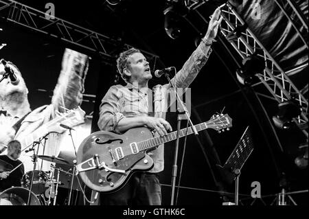 Dodgy spielen "Seebühne" Camper aufrufen, Ragley Hall, Alcester, Warwickshire. 26. August 2016 Stockfoto