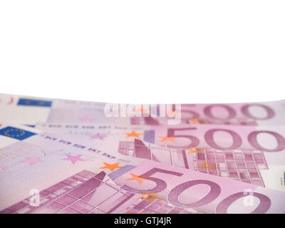 Horizontal orientierten fünfhundert Euro-Banknoten, die isoliert auf weiss Stockfoto