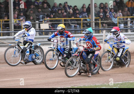 Hitze 13: Jarek Hampel (blau), Andreas Jonsson (grün), Robert Miskowiak (rot) und Joonas Kylmakorpi Start - Ipswich Hexen Vs Lakeside Hämmer - Craven Shield Speedway Stadium Foxhall, Ipswich - 21.03.08 Stockfoto