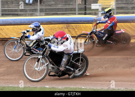 Hitze 14: Chris Louis (rot) und Jarek Hampel vor Andreas Jonsson (gelb) - Ipswich Hexen Vs Lakeside Hämmer - Craven Shield Speedway Stadium Foxhall, Ipswich - 21.03.08 Stockfoto