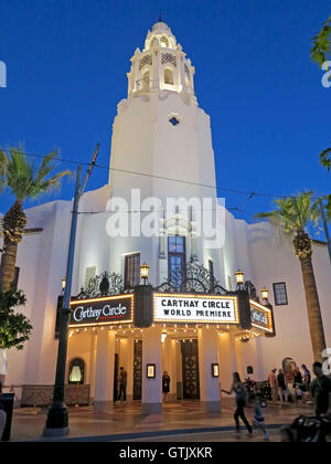 Anaheim, Kalifornien. 6. September 2012. Carthay Circle Restaurant in Disneys California Adventure in der Nacht. Stockfoto