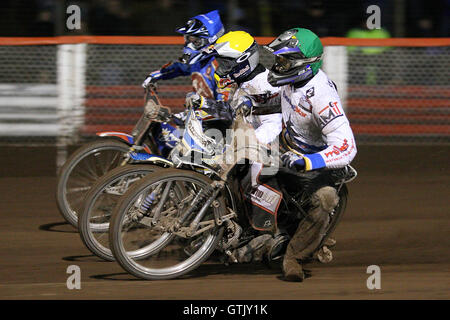 Hitze 15: Piotr Swiderski (grün), Jaroslaw Hampel (gelb) und Andreas Jonsson - Lakeside Hämmer Vs Ipswich Hexen - Craven Shield Speedway Arena Essex Raceway - 21.03.08 Stockfoto