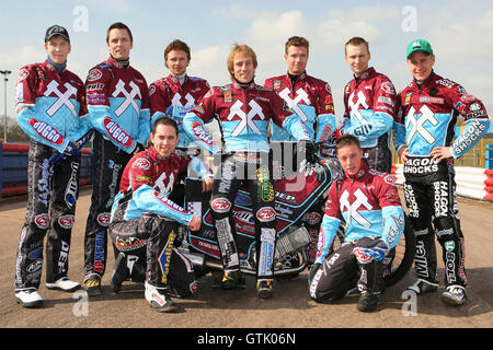 Lakeside Hämmer 2009 (stehend v.l): Kauko Nieminen, Phil Morris, Jonas Davidsson, Adam Schilde, Stuart Robson, Joonas Kylmakorpi, Lee Richardson, (kniend v.l): Chris Mills, Rob Mear - Lakeside Hämmer Presse & Trainingstag auf dem Arena Essex Raceway - 17.03.09 Stockfoto