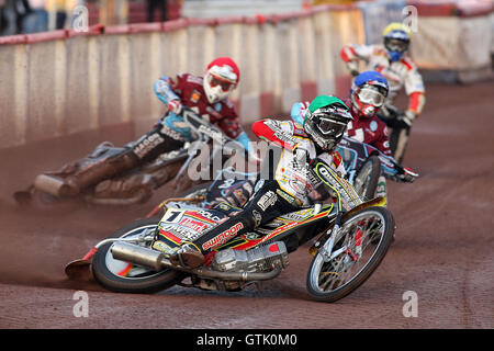 Heat 1: Leigh Adams (grün), Joonas Kylmakorpi (blau), Lee Richardson (rot) und Jurica Pavlic - Lakeside Hämmer Vs Swindon Robins - Sky Sport Elite League Speedway Arena Essex Raceway, Purfleet - 08.07.09 Stockfoto