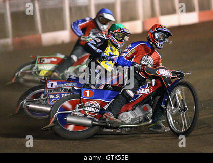 Erhitzen Sie 1 - Andreas Jonsson (rot) vor Chris Harris (grün) und Ricky Kling - Lakeside Hämmer Vs Eastbourne Adler - Elite League Knockout Cup Quartal 1. Schlussetappe an Arena Essex - 14.09.07 Stockfoto