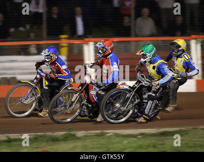 Hitze 6 - Andreas Jonsson (rot) und Andreas Messing Blei vor Lewis Bridger (grün) und Cameron Woodward - Lakeside Hämmer Vs Eastbourne Adler - Elite League Knockout Cup Viertel Finale 1. Etappe bei Arena Essex - 14.09.07 Stockfoto