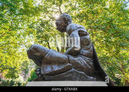 Gandhi-Statue London, Statue von Mahatma Gandhi in Tavistock Square, Bloomsbury, London, Großbritannien. Stockfoto