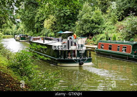 Widebeam Vergnügungsdampfer am Kennet & Avon Kanal Stockfoto