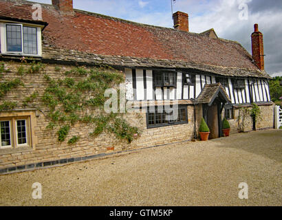 Ein altes Herrenhaus in der englischen Landschaft Stockfoto