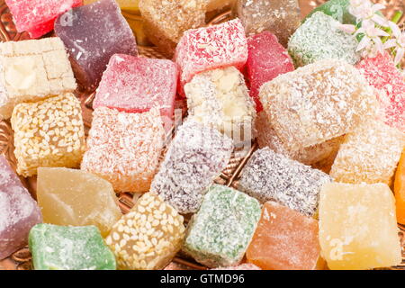 Turkish Delight Lokum in verschiedenen Farben-Hintergrund Stockfoto