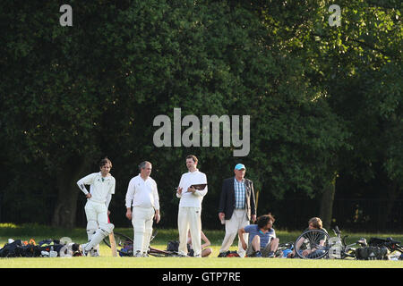 London Felder CC Vs Victoria Lounge CC - Victoria Park Community Cricket League - 16.06.09 Stockfoto