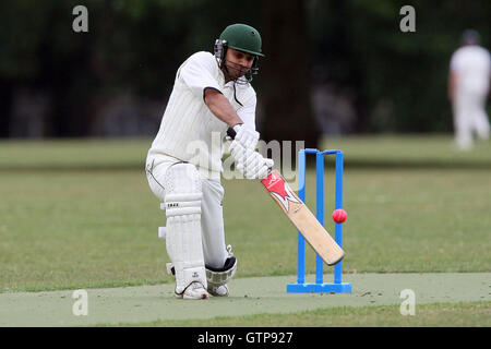 Neue jungen CC (fielding) Vs sichere Kenntnisse CC - Victoria Park Community Cricket League - 06.01.11 Stockfoto