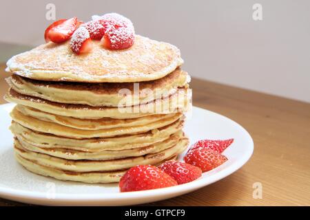 Erdbeer Pfannkuchen Stockfoto