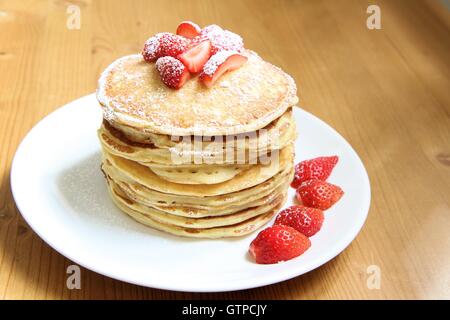 Erdbeer Pfannkuchen Stockfoto