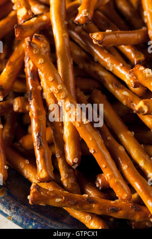 Gesunde salzige gebackene Brezel Sticks verzehrfertige Stockfoto