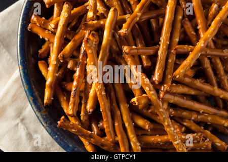 Gesunde salzige gebackene Brezel Sticks verzehrfertige Stockfoto