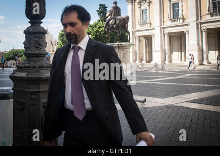 Rom, Italien. 08. Sep, 2016. Raffaele Marra, bei einem Spaziergang die Straßen der Hauptstadt während des Treffens der Junta auf dem Kapitol in Rom, Italien. © Andrea Ronchini/Pacific Press/Alamy Live-Nachrichten Stockfoto