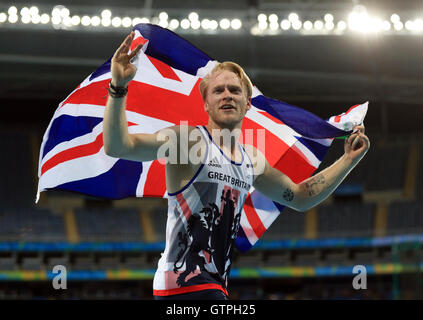 Großbritanniens Jonnie Peacock feiert Gewinn der Goldmedaille bei der Herren 100m - T44 final am zweiten Tag der Rio Paralympischen Spiele 2016 in Rio De Janeiro, Brasilien. Stockfoto