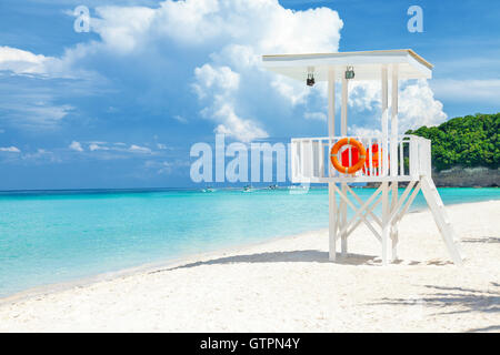 Kristallklares Wasser und weißem Sand in Boracay, Philippinen Stockfoto