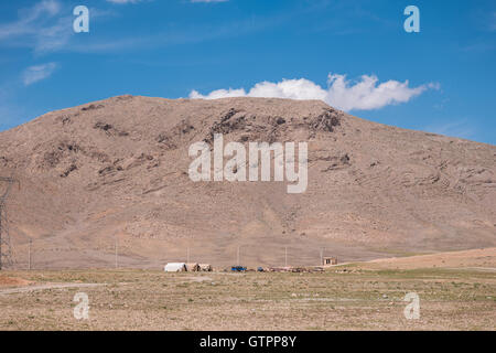 Eine nomadische Qashqai Familie lebt in einem Zelt in der Provinz Fars, Iran. Stockfoto