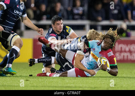 AJ-Bell-Stadion, Salford, UK. 09. Sep, 2016. Aviva Premiership Rugby. Sale Sharks vs. Harlekine. Harlekine Flügel Marland Yarde in Angriff genommen wird. Bildnachweis: Aktion Plus Sport/Alamy Live-Nachrichten Stockfoto