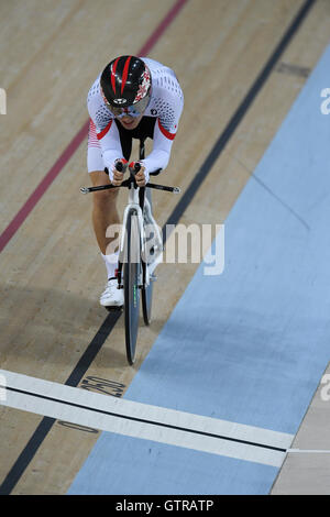 Rio De Janeiro, Brasilien 09 SEP 16: Japans Shota Kawamoto Rennen der Herren C2 3000 meter Einzelverfolgung im Olympischen Velodrom am zweiten Tag des Wettbewerbs auf die Paralympischen Spiele 2016 in Rio. Stockfoto