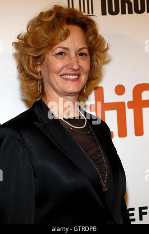 Toronto, Kanada. 09. Sep, 2016. Schauspielerin Melissa Leo kommt bei der Premiere von Snowden während des 41. Toronto International Film Festival, TIFF, bei Roy Thomson Hall in Toronto, Kanada, am 9. September 2016. Foto: Hubert Boesl - NO-Draht-SERVICE-/ Dpa/Alamy Live News Stockfoto