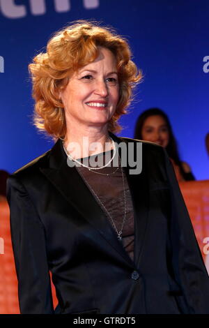 Toronto, Kanada. 09. Sep, 2016. Schauspielerin Melissa Leo kommt bei der Premiere von Snowden während des 41. Toronto International Film Festival, TIFF, bei Roy Thomson Hall in Toronto, Kanada, am 9. September 2016. Foto: Hubert Boesl - NO-Draht-SERVICE-/ Dpa/Alamy Live News Stockfoto