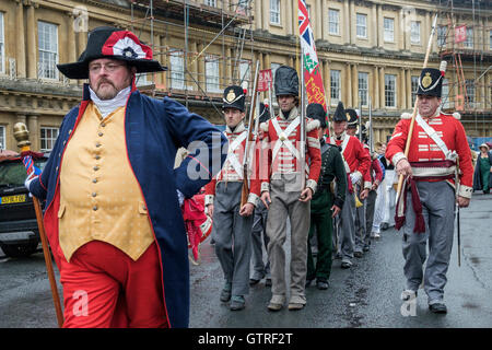 Bath, Großbritannien. 10. September 2016. Jane Austen Fans sind abgebildet, Teilnahme an der Welt berühmte Grand Regency kostümiert Promenade. Die Promenade ist Teil der Jane Austen Festival eine Prozession durch die Straßen von Bad und die Teilnehmer kommen aus der ganzen Welt Kleid in Kostümen aus dem 18. Jahrhundert. Bildnachweis: Lynchpics/Alamy Live-Nachrichten Stockfoto