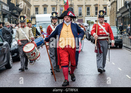 Bath, Großbritannien. 10. September 2016. Jane Austen Fans sind abgebildet, Teilnahme an der Welt berühmte Grand Regency kostümiert Promenade. Die Promenade ist Teil der Jane Austen Festival eine Prozession durch die Straßen von Bad und die Teilnehmer kommen aus der ganzen Welt Kleid in Kostümen aus dem 18. Jahrhundert. Bildnachweis: Lynchpics/Alamy Live-Nachrichten Stockfoto