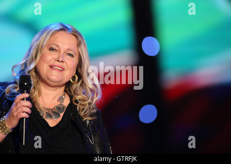 Zwickau, Deutschland. 7. Sep, 2016. Norwegische Sängerin Anita Hegerland während der Generalprobe führt für die TV-show "Stefanie Hertel - Meine Sterne" (lit.) "Meine Stars") in Zwickau, Deutschland, 7. September 2016. Die Show mit verschiedenen musikalischen Gästen wird am 10. September 2016 im MDR Fernsehen ausgestrahlt. Foto: JAN WOITAS/Dpa/Alamy Live News Stockfoto