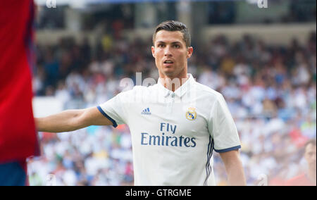 Madrid, Spanien. 10. September 2016. Cristiano Ronaldo (Forward, Real Madrid) während des Fußballspiels der dritten Runde der Saison 2016/2017 der spanischen Liga "La Liga" zwischen Real Madrid und Club Atletico Osasuna im Santiago-Bernabéu-Stadion am 10. September 2016 in Madrid, Spanien. Bildnachweis: David Gato/Alamy Live-Nachrichten Stockfoto